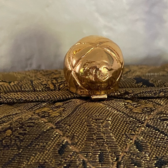 AUTHENTIC CHANEL Gold Brocade Evening Clutch w/ gold hardware shoulder strap - Picture 3 of 11